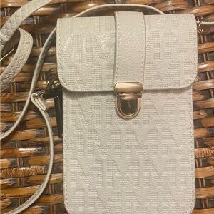 M cream purse